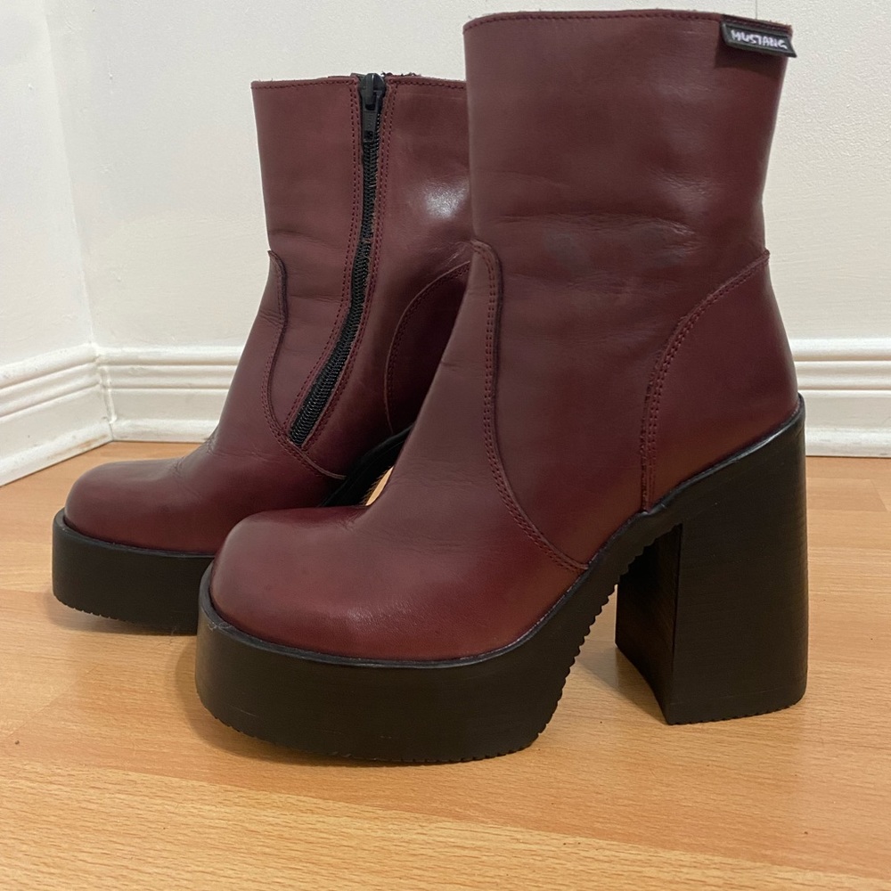 Vintage Mustang maroon boots, size 37, square nose square heels